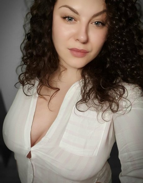 Sofia Curly hd actress photo