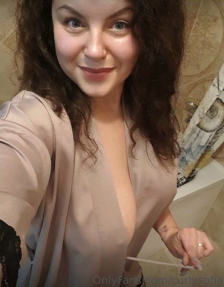 Sofia Curly model perfect galleries