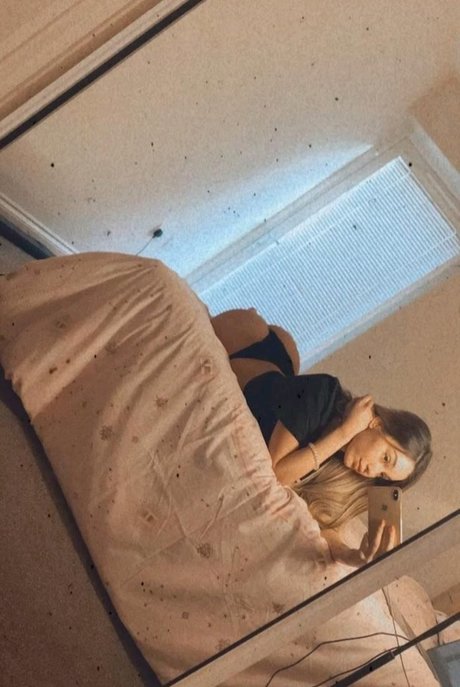 Sassyt33n model top picture