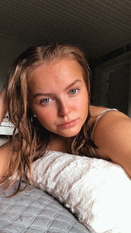 Sohvialiina model adult picture