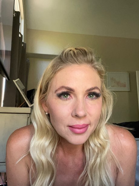 Scarlett J nudes pornstar photo