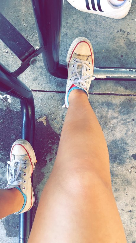 Liz Hernandez star top picture