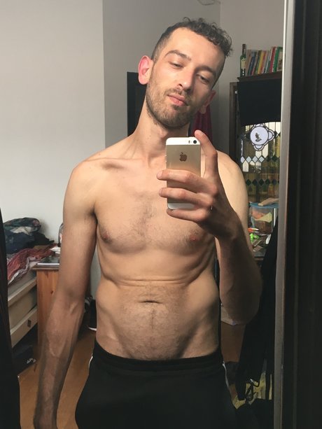 Esckaenor erotic actress pic