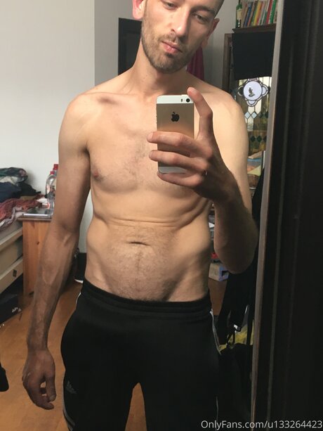 Esckaenor porn model photo