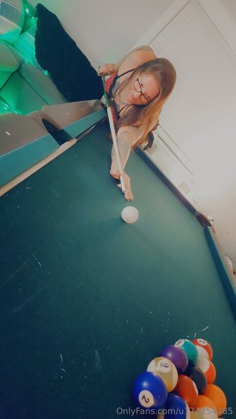 CurvyPeach model naked archive