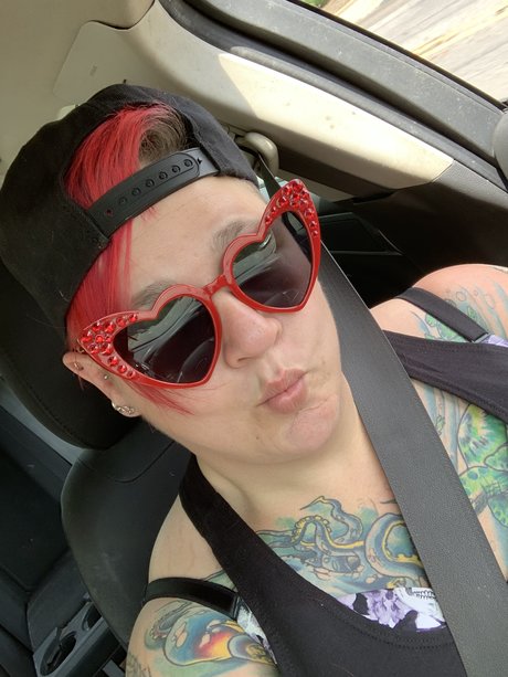 Thick inked chick model porn picture