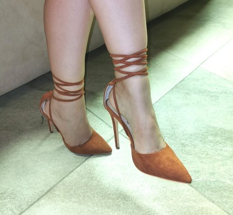 Mia Brun art actress pics