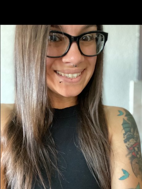 Luna Luvgood model porn img