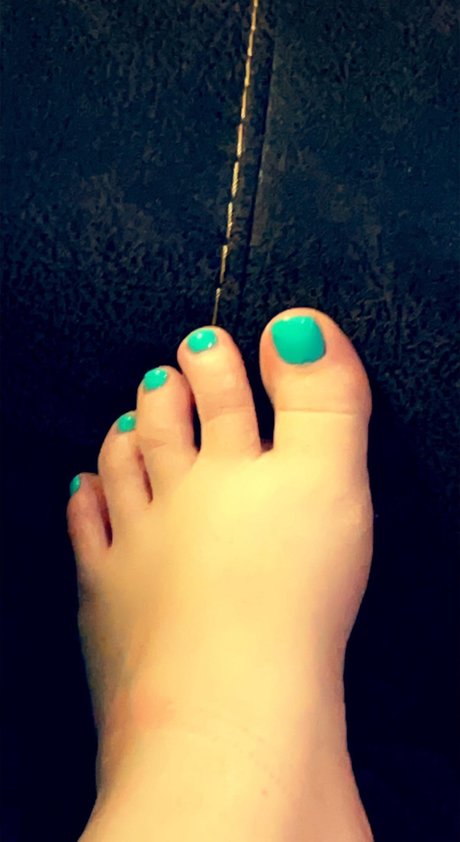 Redheaded Mystic exclusive actress pictures