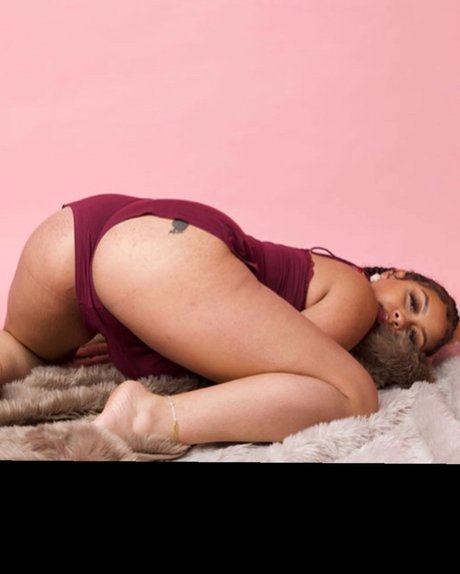 ELLE THE HONEY BUNNY pornstar top photo