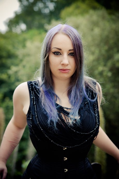 Sarnia Photos sexy model img