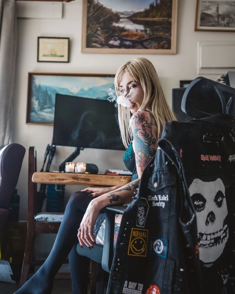 Danica Hellfire nude model photos