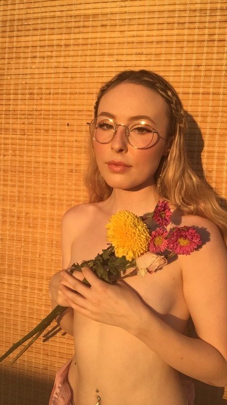 Gin Peaks pornstar erotic pictures