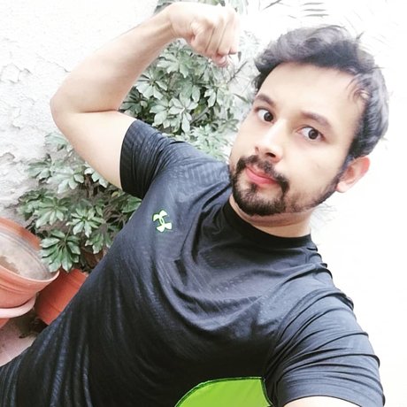 Nicol s Ben tez exclusive model archive