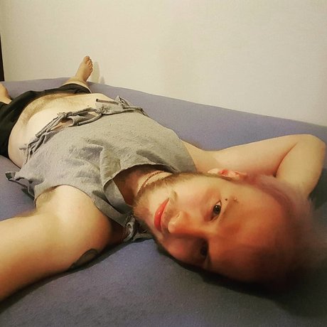 enby Otter pornstar free photo