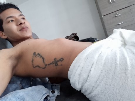 Santiago Yaima star naked images