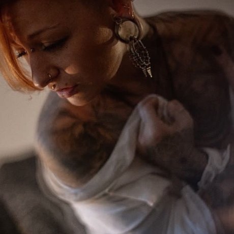 SinuousSerpentine naked pornstar image