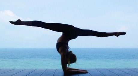 Dest naked model img