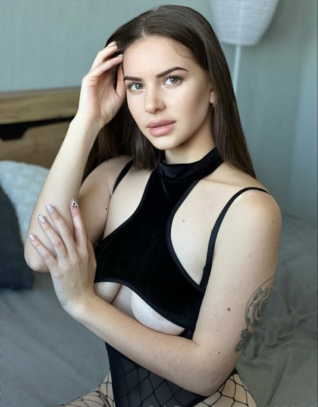 vikinni bikinni best model image