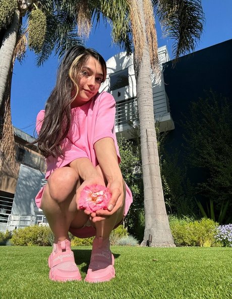 chelseayea art model photo