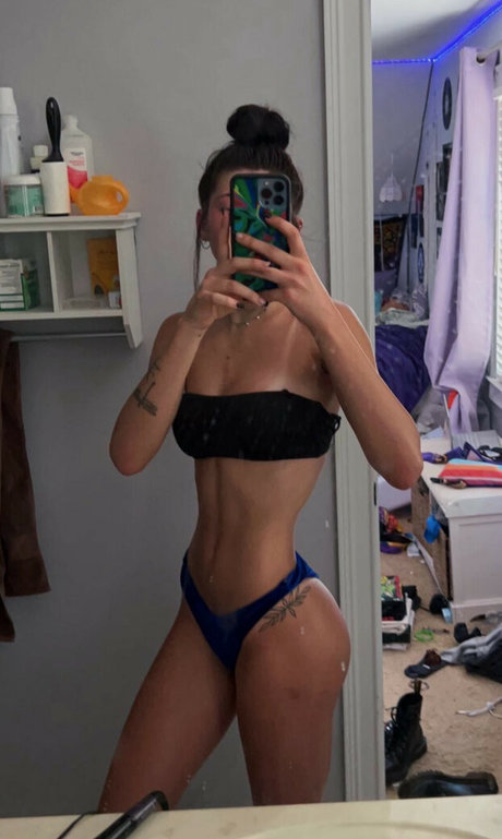 Kendeeznutz pornstar hot gallery