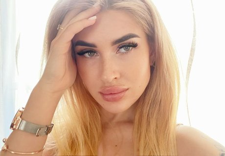 olivia sweetty model top gallery