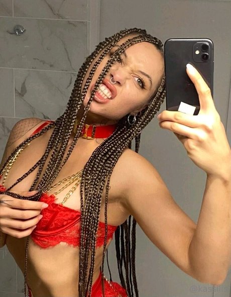 lllisha erotic actress pictures