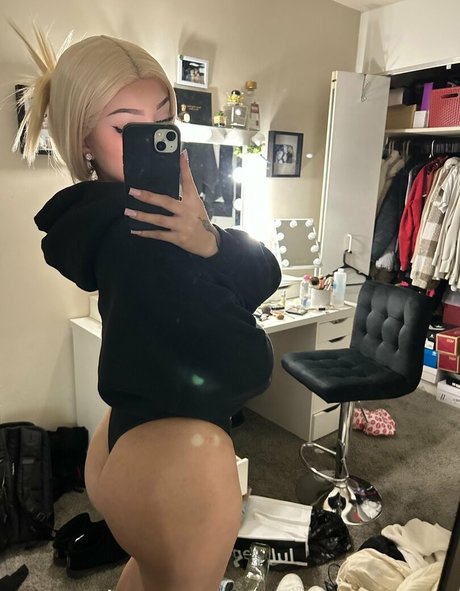 Leslie Emma model naked img