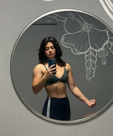 mcshnizzle naked actress pic