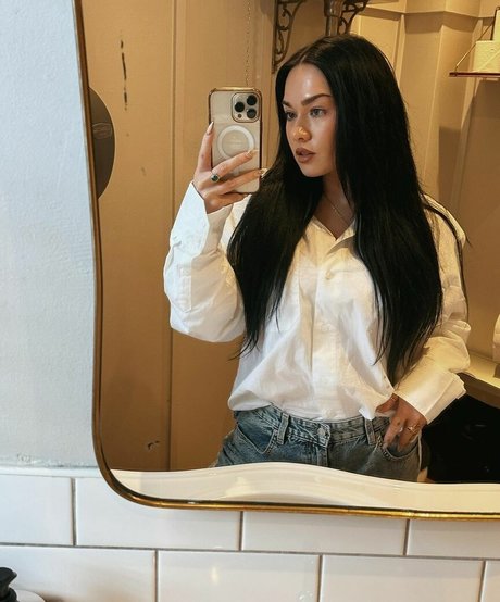 Amy Roseling pretty model image