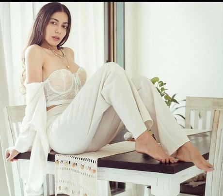 Palak Purswani star naked picture