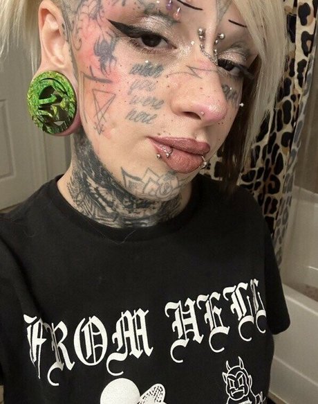 FaceTatMami sex model photo