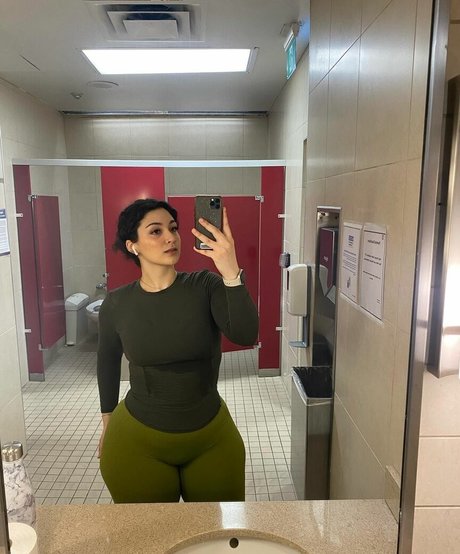 Zainaabb ab pornstar adult pic