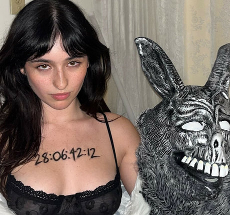 coolpilled model exclusive pics