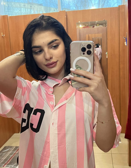 inspirekaya naked model image