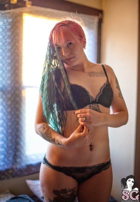 Venomousrose model img