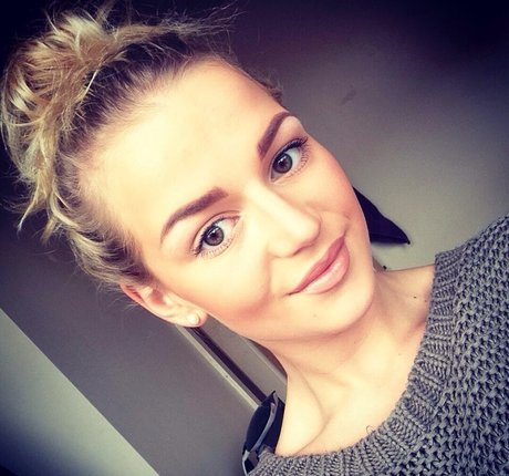 Holly Eriksson xxx star photo