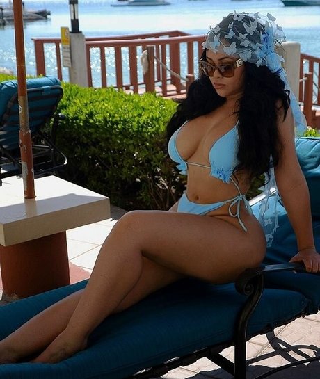 Roxsana Diaz nude model img