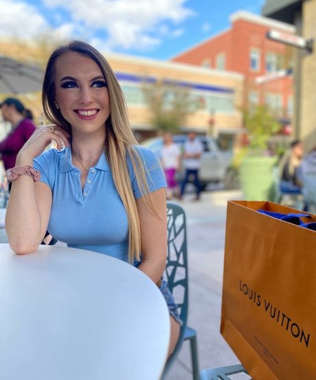 Emilee Atchley free model images