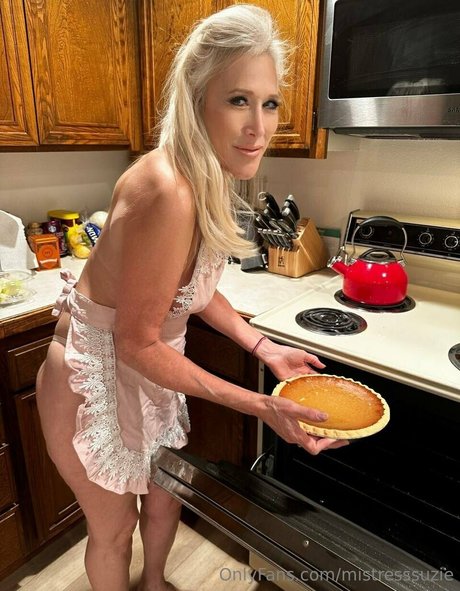 mistresssuzie pornstar naked img