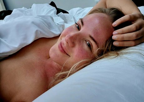 fantasysnextdoorvip pornstar erotic picture