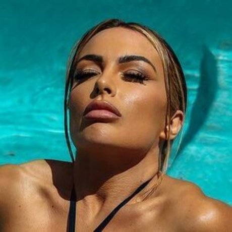 Amanda Saccomanno sexy model image