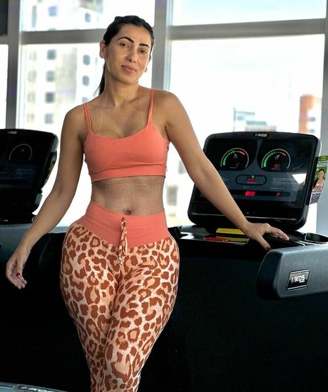 Lismara Moreira model art pic