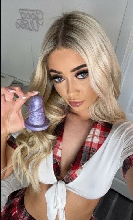 laylabratz model adult images