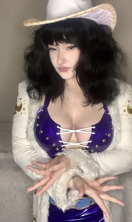 venom wifey perfect model pic