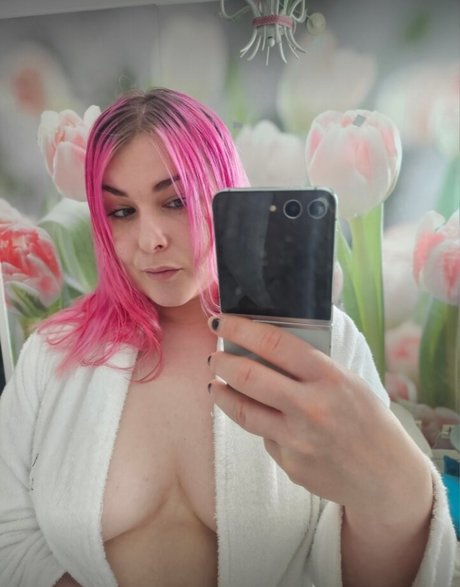 SarahofHorror beautiful model pics