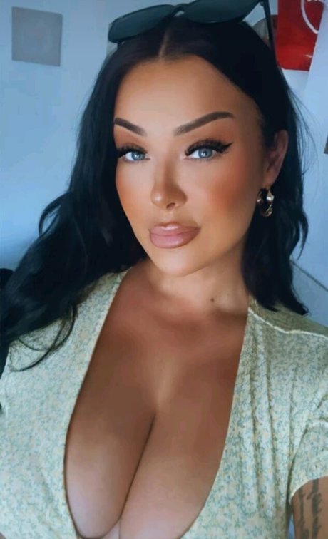 Abi Parker model high quality picture