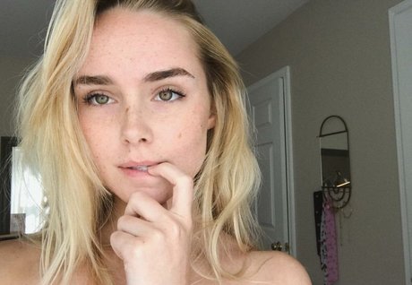 Alice Kristiansen model hd image