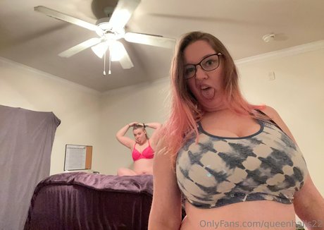 queenhails22 star adult pic