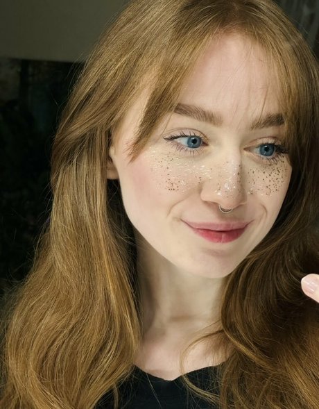 lizzy blaze xxx actress gallery